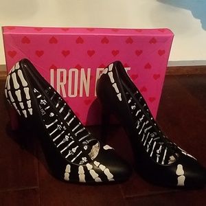Iron fist skeleton shoes